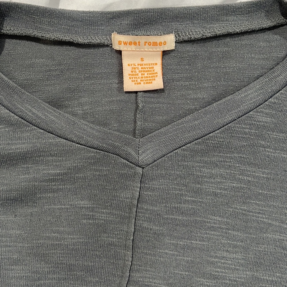 Dark gray pullover sweet Romeo size small - Picture 2 of 3